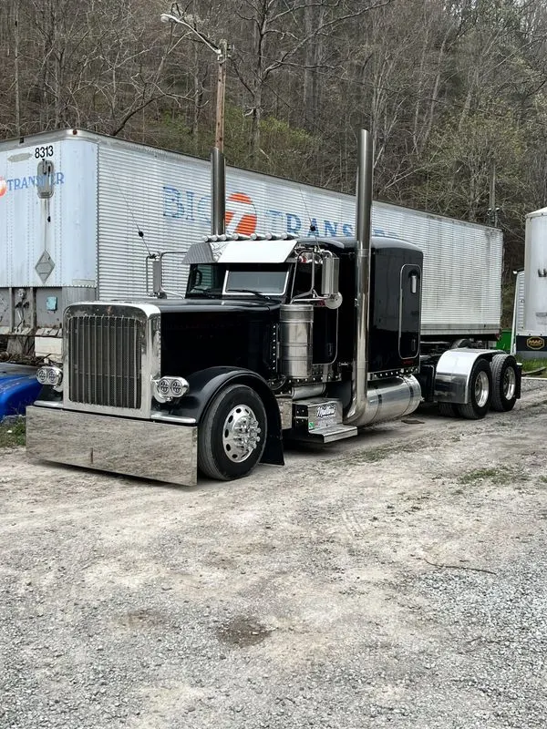 Black Mullins Trucking Peterbilt hooked to a silver trailer